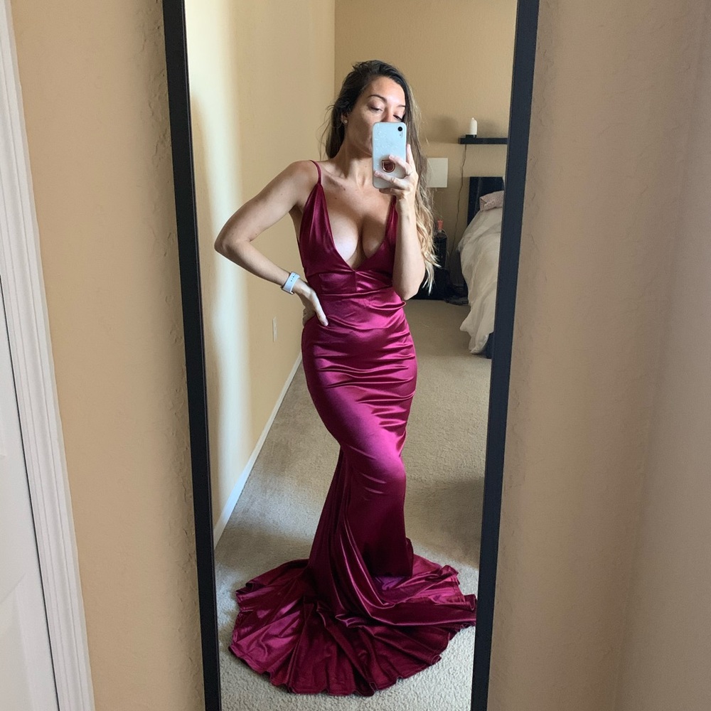 Red Plunge Open Back Mermaid Evening Satin Dress - Picture 6 of 8